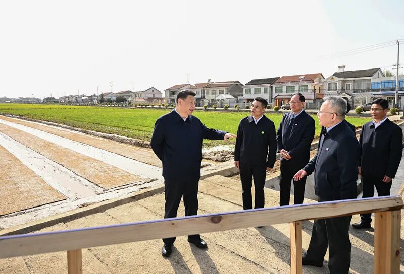 2024年3月19日,习近平总书记在湖南省常德市鼎城区谢家铺镇港中坪村考察。